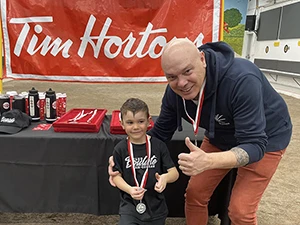 Participant au tournoi de pétanque