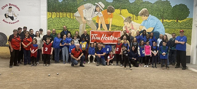 Participant au tournoi de pétanque